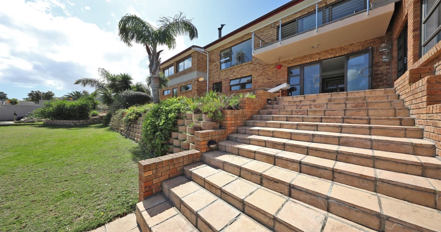 5 Bedroom Property for Sale in Plattekloof Western Cape